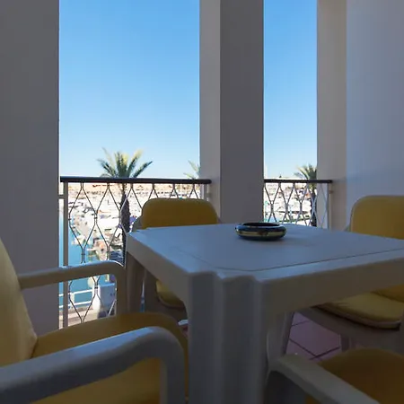 Marina Plaza By Garvetur Apartment